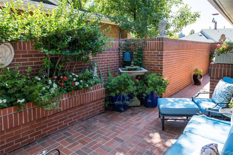 2552 E Alameda Ave #106, Denver, CO 80209