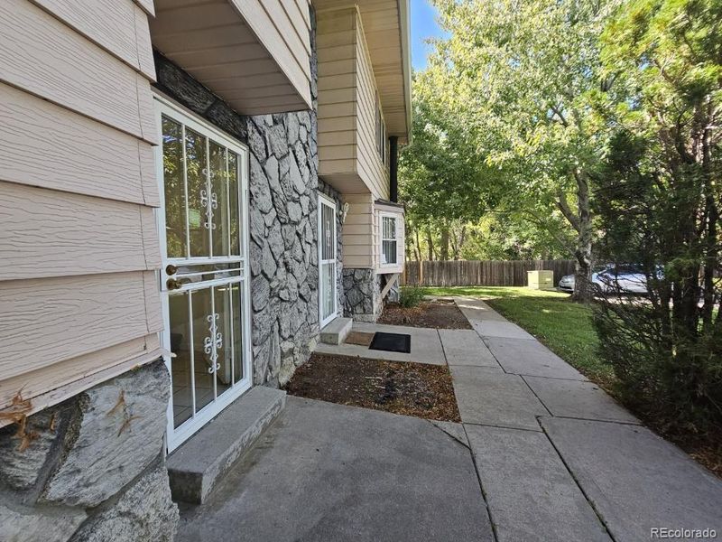 81 Newark St #B, Aurora, CO 80012