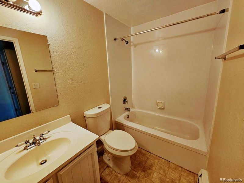 81 Newark St #B, Aurora, CO 80012