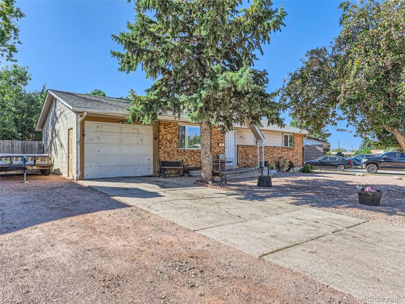 982 S Potomac Way, Aurora, CO 80012