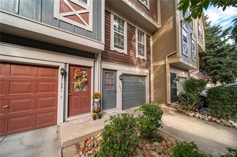 11883 E Kepner Dr, Aurora, CO 80012