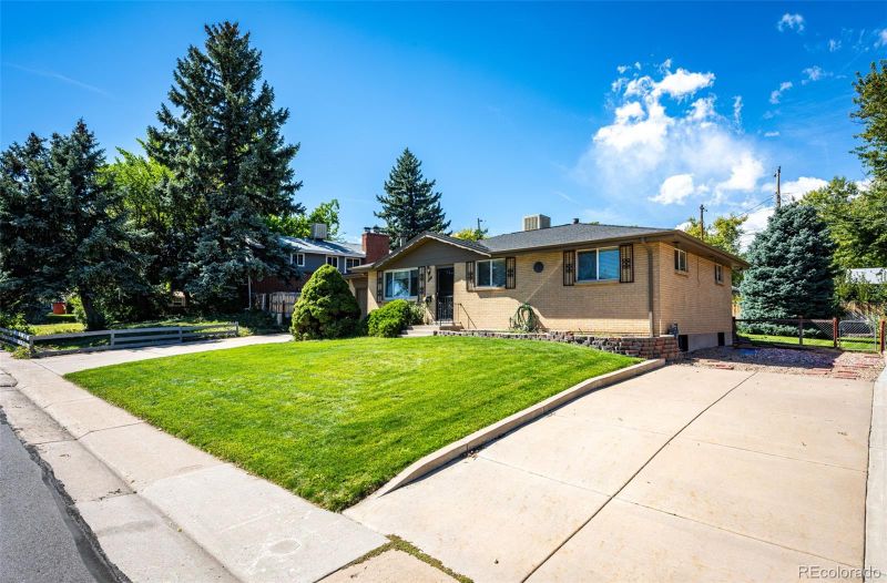 1681 S Allison St, Lakewood, CO 80232