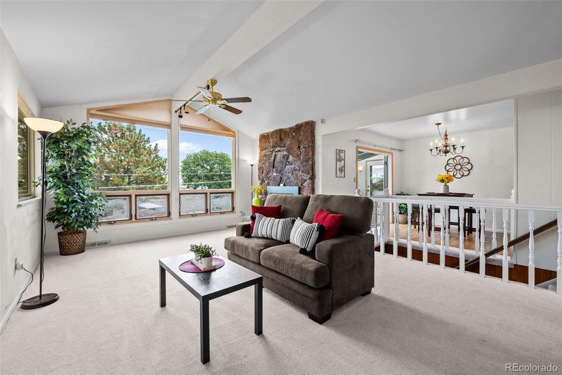 1220 S Foothill Dr, Lakewood, CO 80228