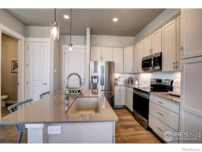 6846 Stonebrook Dr, Timnath, CO 80547