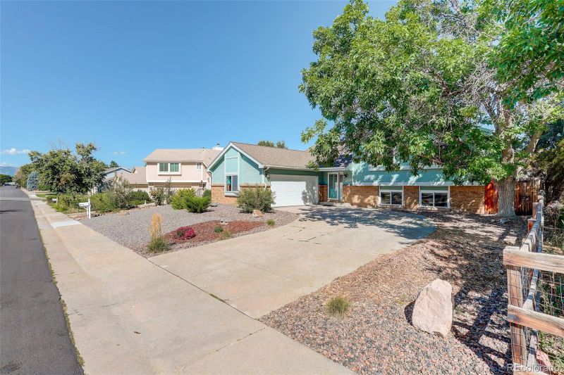 1271 Stonehaven Ave, Broomfield, CO 80020