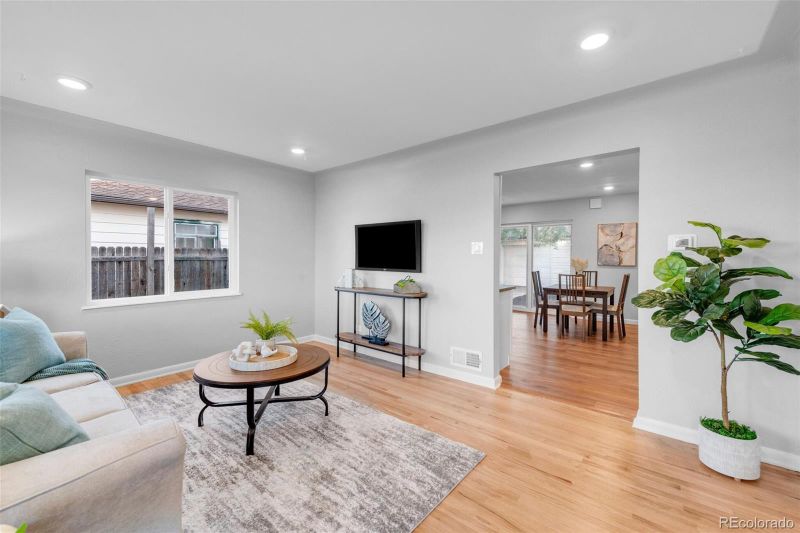 915 Xavier St, Denver, CO 80204