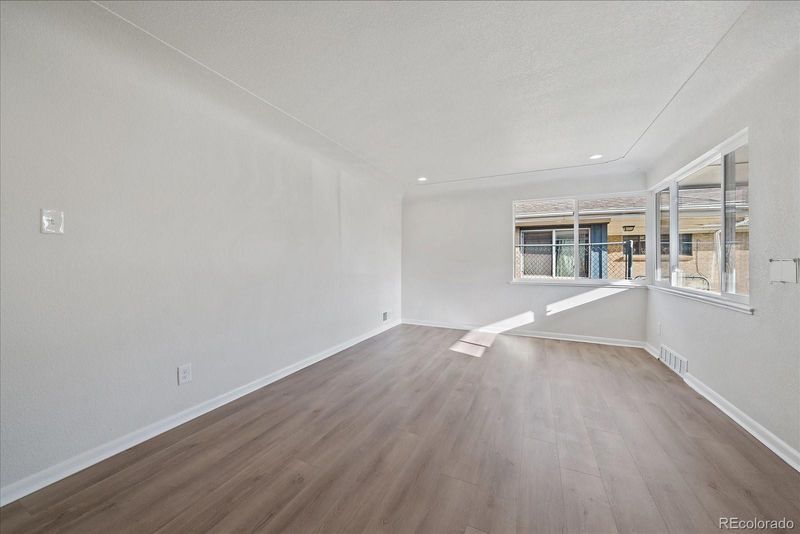 3235 Jasmine St, Denver, CO 80207