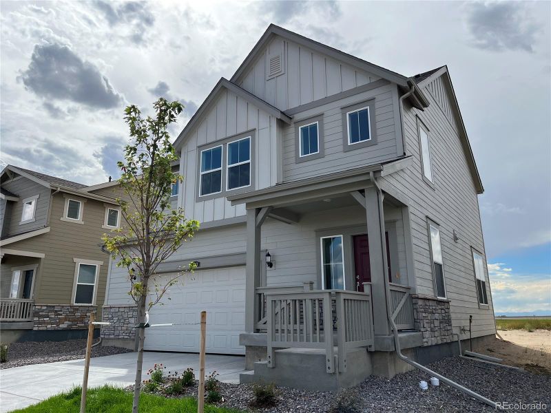 643 Heartland Dr, Bennett, CO 80102