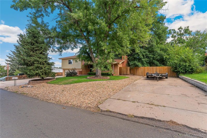 960 S Webster St, Lakewood, CO 80226