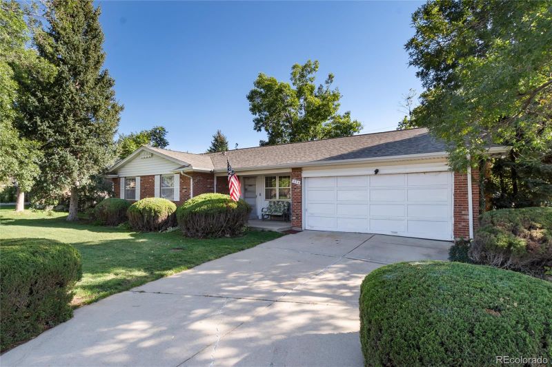 334 S Peoria Cir, Aurora, CO 80012
