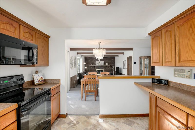 334 S Peoria Cir, Aurora, CO 80012