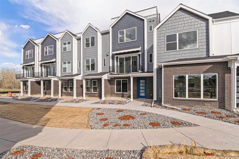 888 S Valentia St #105, Denver, CO 80247
