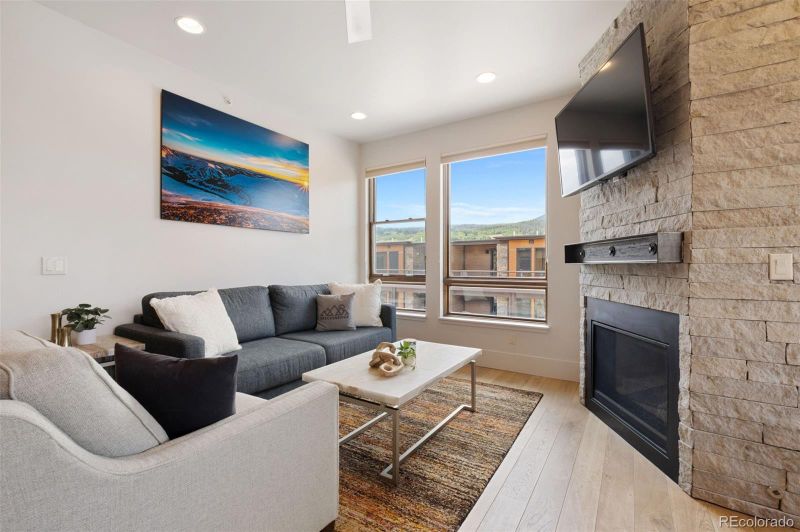 1080 Blue River Pw #304, Silverthorne, CO 80498