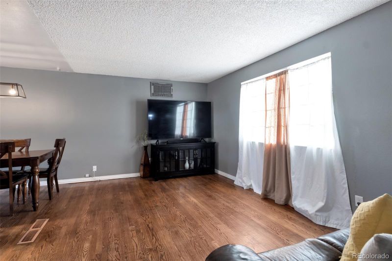 802 Laredo St, Aurora, CO 80011