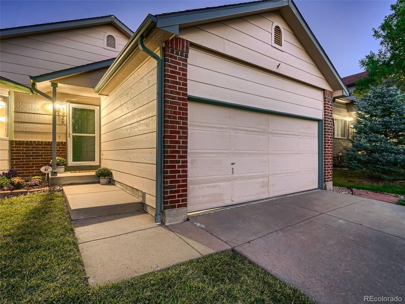 5328 S Ukraine St, Aurora, CO 80015