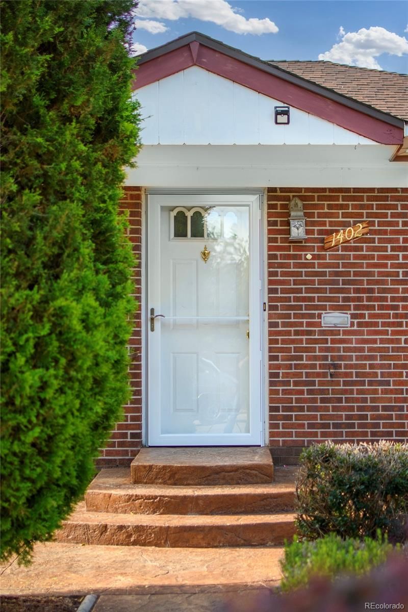 1402 E 110th Pl, Northglenn, CO 80233