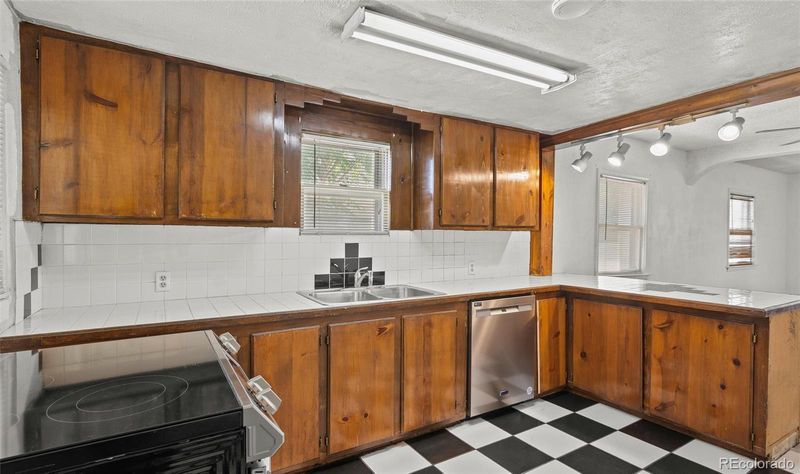 1617 E 13th St, Pueblo, CO 81001