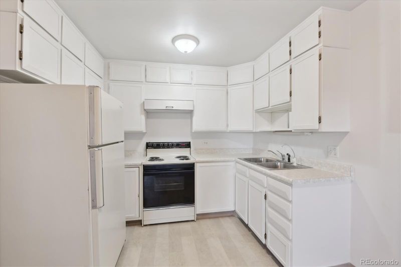 300 S Clinton St #2B, Denver, CO 80247