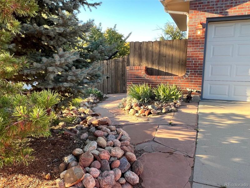 2006 S Newark Way, Aurora, CO 80014