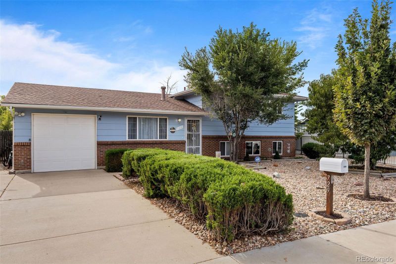 729 S Oakland St, Aurora, CO 80012