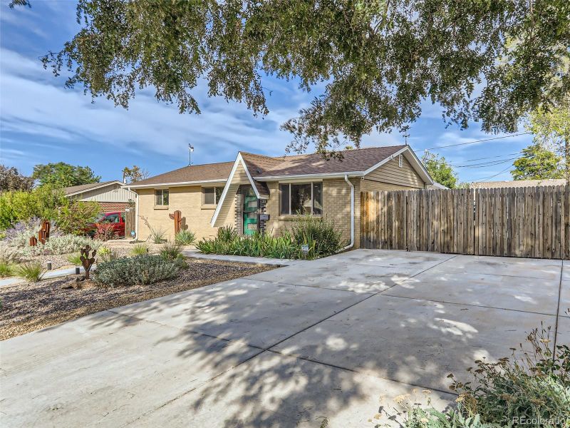 324 S Salem St, Aurora, CO 80012