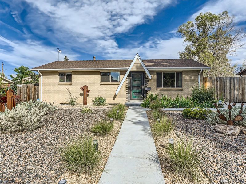 324 S Salem St, Aurora, CO 80012