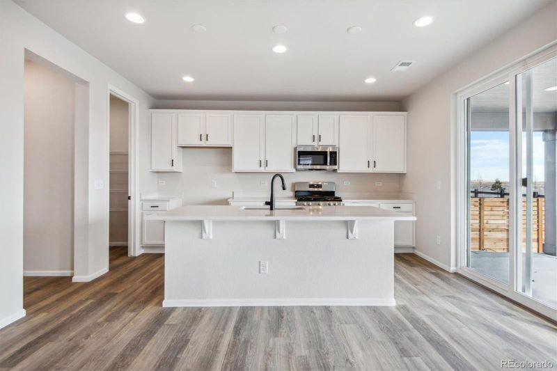 27646 E Byers Pl, Aurora, CO 80018