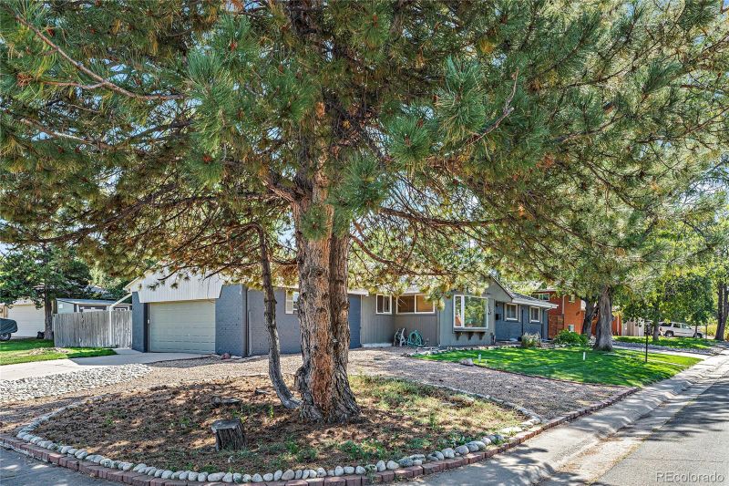 2272 S Grape St, Denver, CO 80222