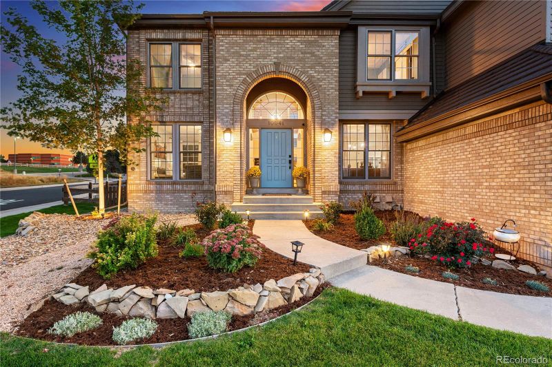 10041 Stratford Ln, Highlands Ranch, CO 80126