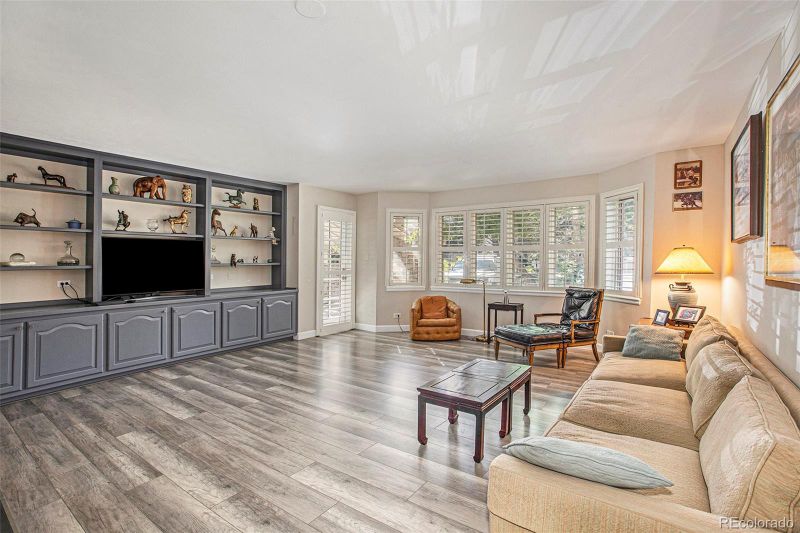 4605 S Yosemite St #101, Denver, CO 80237