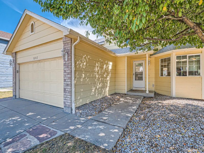 5202 Elkhart St, Denver, CO 80239
