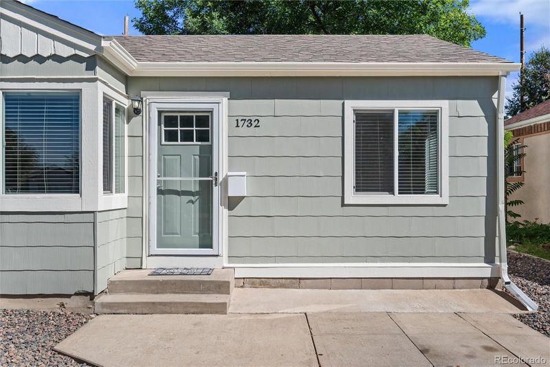 1732 Newark St, Aurora, CO 80010