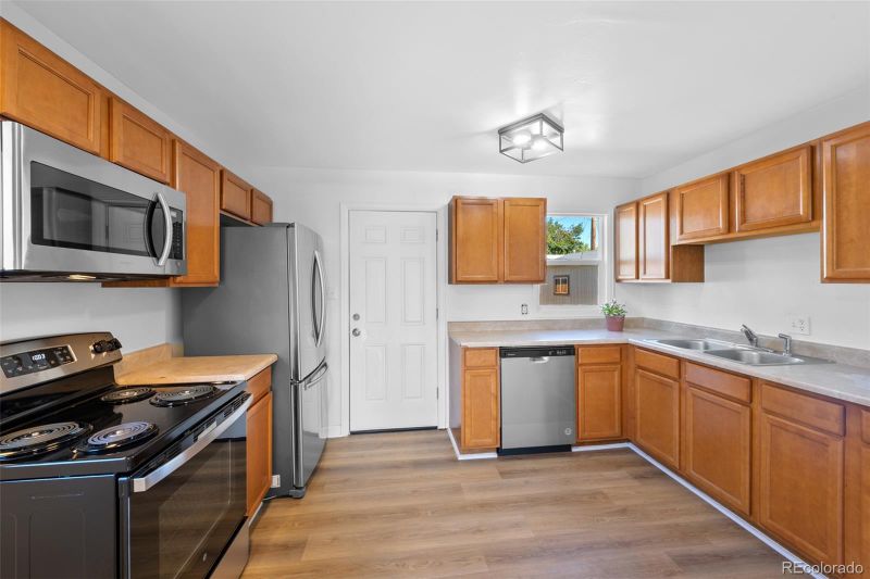 845 Moline St, Aurora, CO 80010