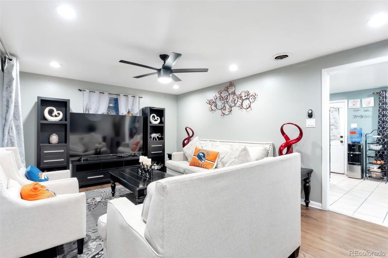 9990 E 5th Ave, Aurora, CO 80010