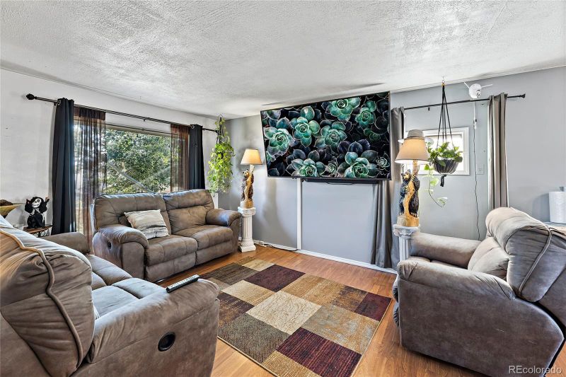 364 Leona Dr, Denver, CO 80221