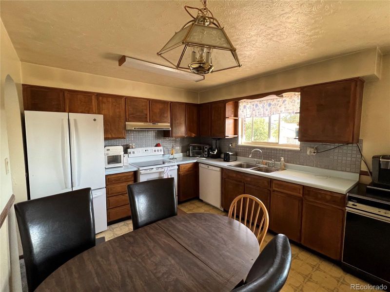 4460 E 68th Ave, Commerce City, CO 80022
