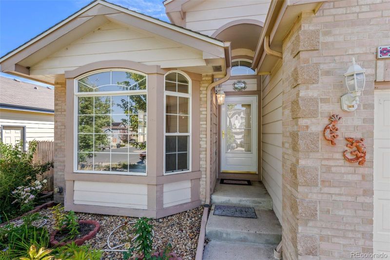 4932 Dillon St, Denver, CO 80239