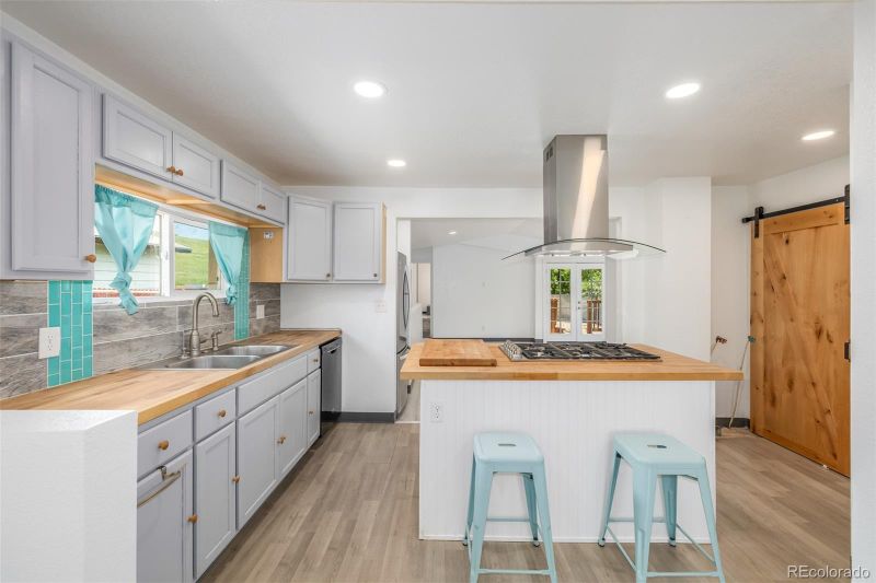 8180 3rd Ave, Arvada, CO 80007