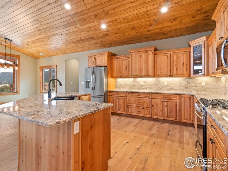 2081 Arapaho Rd, Estes Park, CO 80517