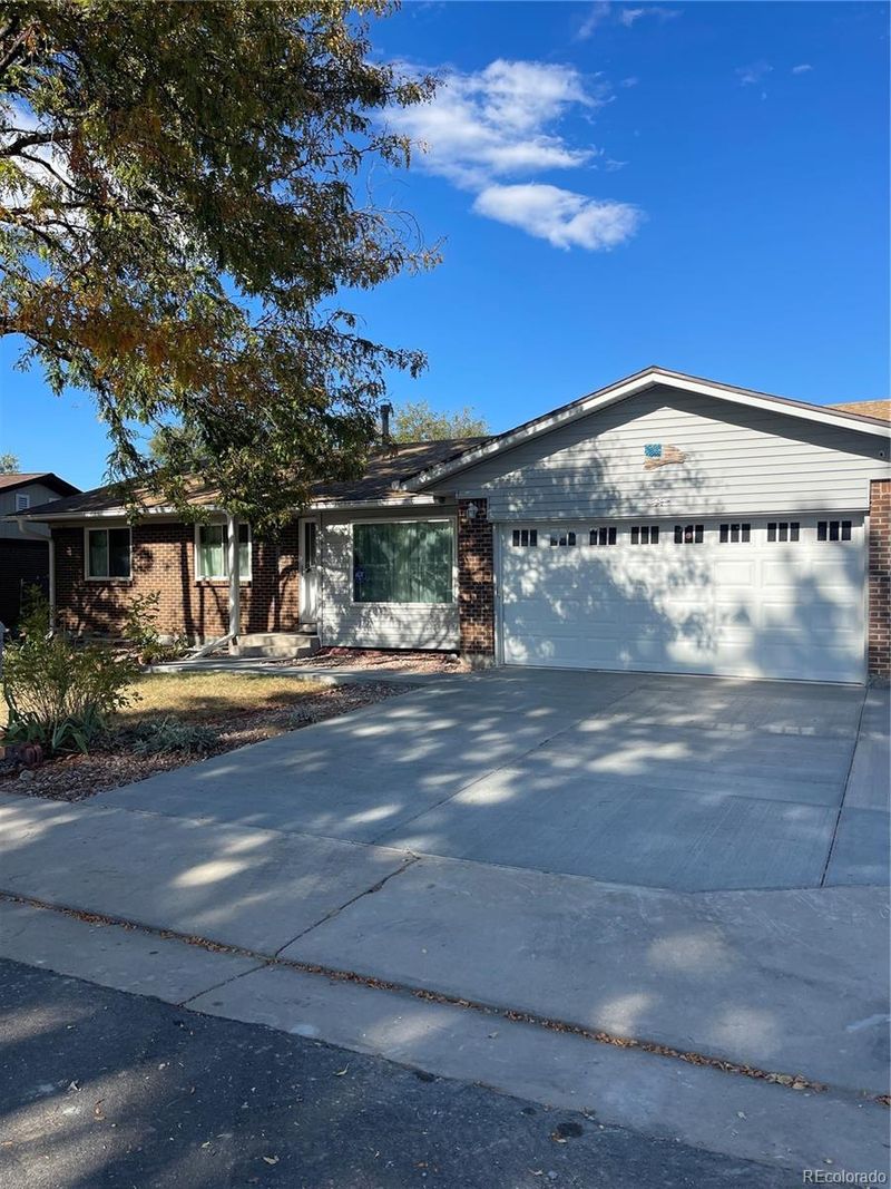 17461 E Lasalle Dr, Aurora, CO 80013