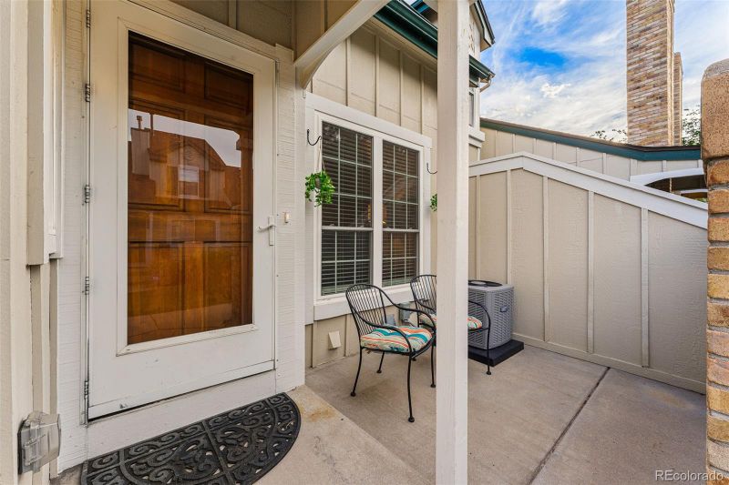 935 S Evanston Cir, Aurora, CO 80012