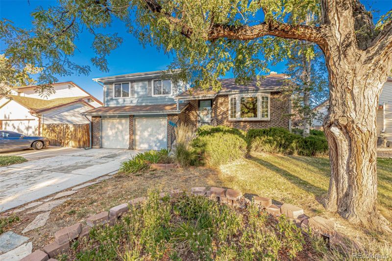 603 S Laredo Cir, Aurora, CO 80017