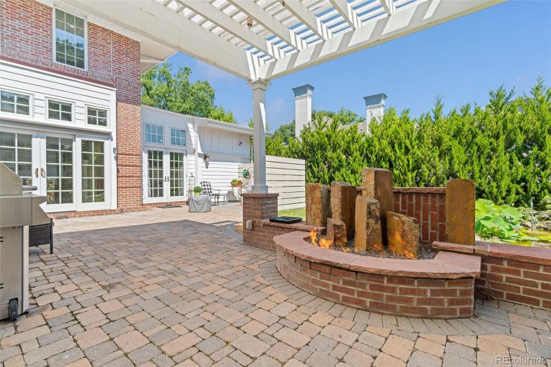 300 Dahlia St, Denver, CO 80220