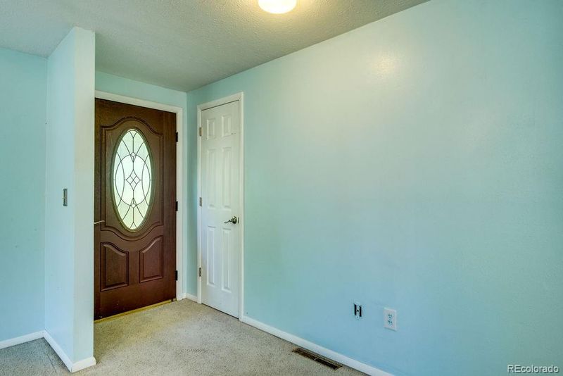 907 Granite Ct, Longmont, CO 80504