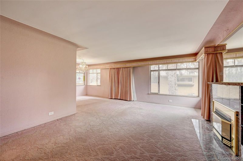 3042 Fairfax St, Denver, CO 80207