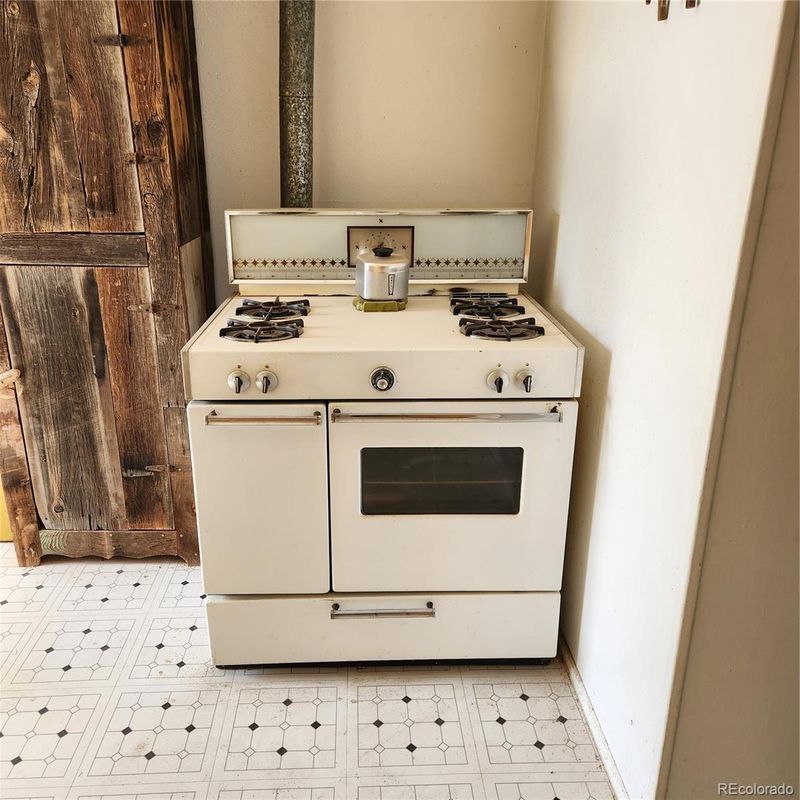 214 E 11th Ave, Antonito, CO 81120