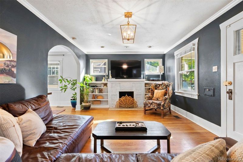 2820 Dexter St, Denver, CO 80207