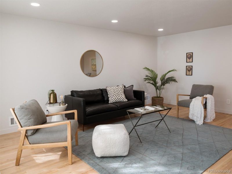 3003 Blackhawk St, Aurora, CO 80011