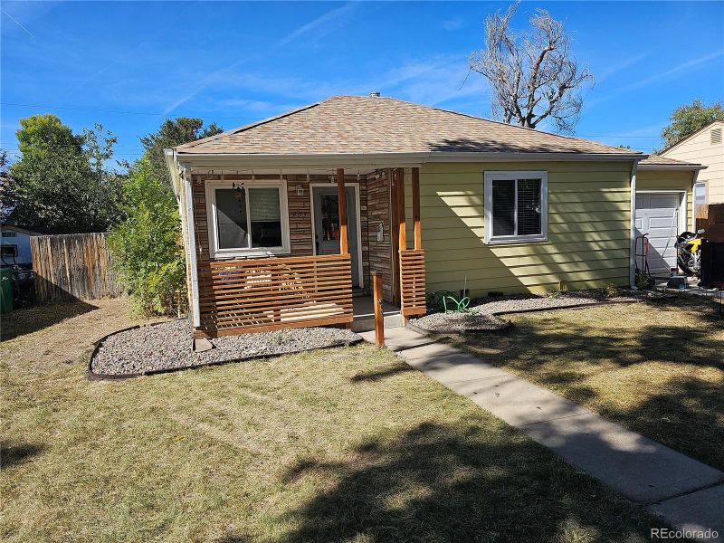 905 Nile St, Aurora, CO 80010
