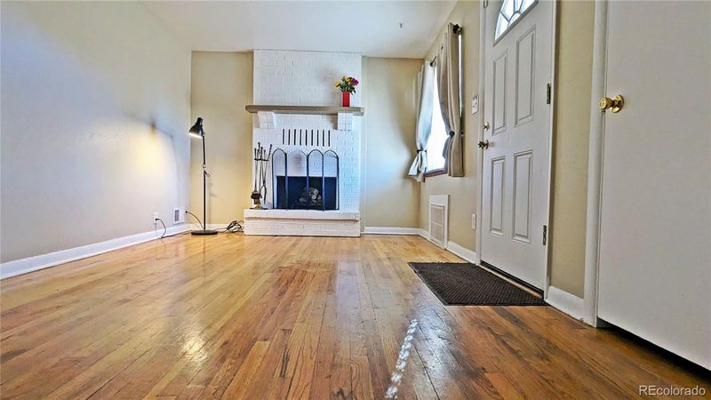 860 Nome St, Aurora, CO 80010